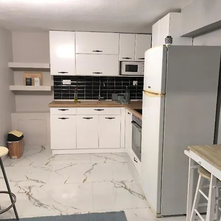 Antheon - 1km From The Sea