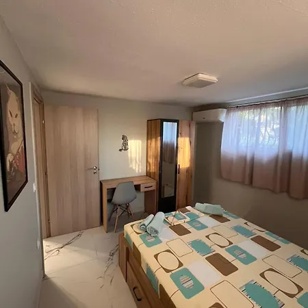 Antheon - 1km From The Sea *