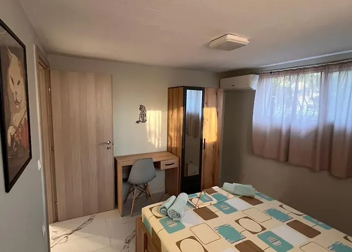 Antheon - 1km From The Sea *